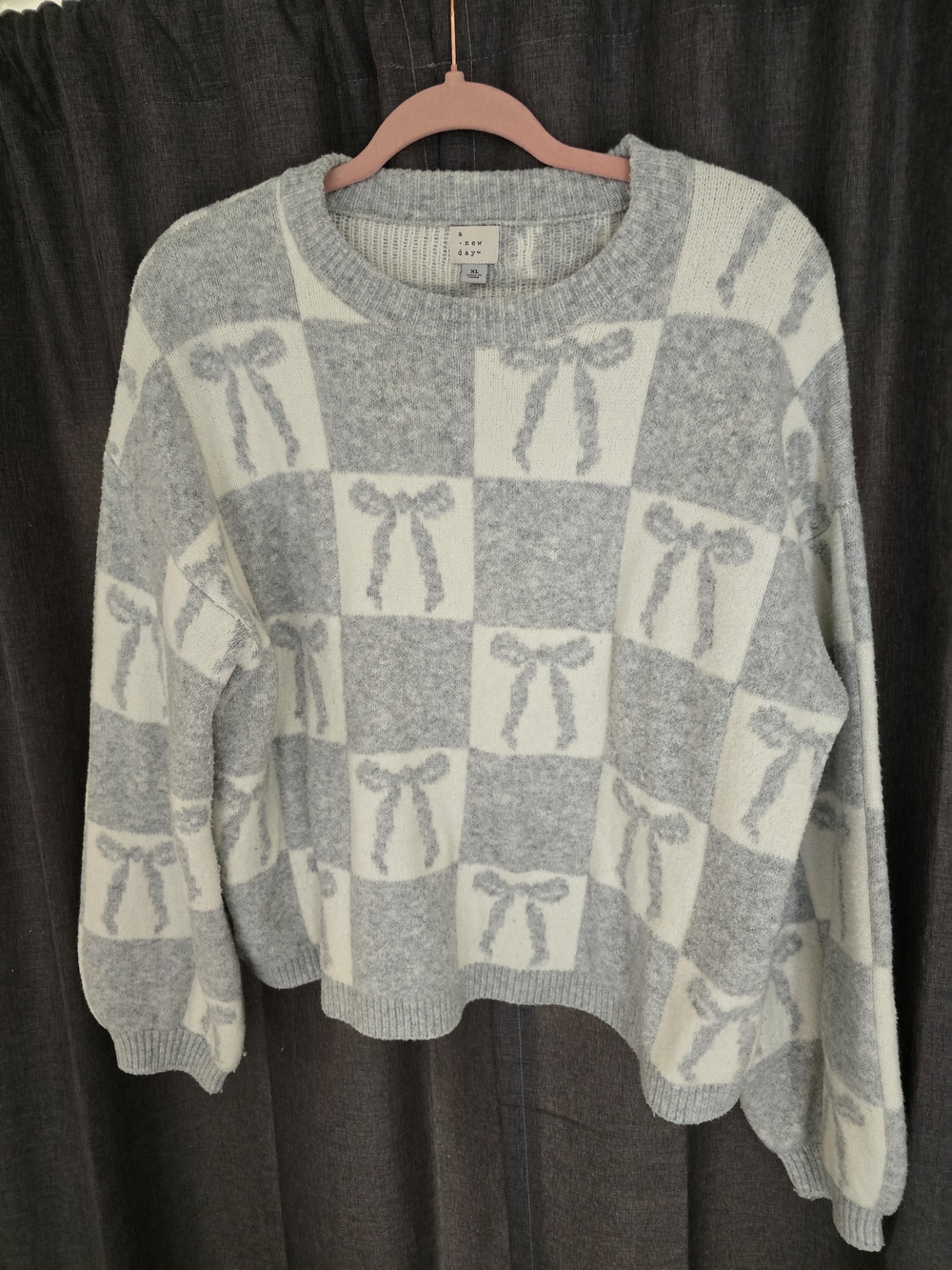 A New Day Gray & Cream Bow-Pattern Sweater